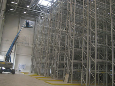 窄巷路货架案例