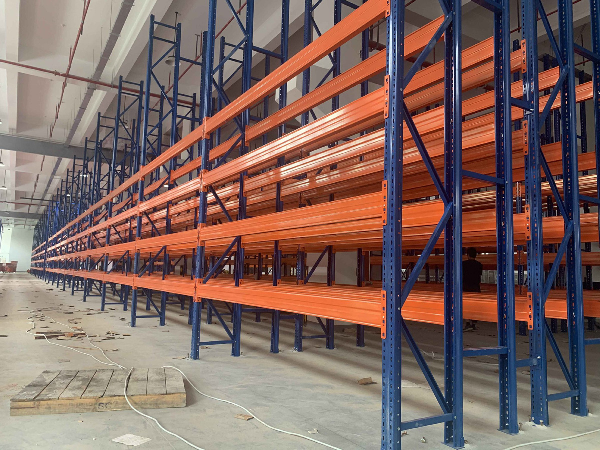 苏州某光伏设备有限公司沉型横梁式货架案例