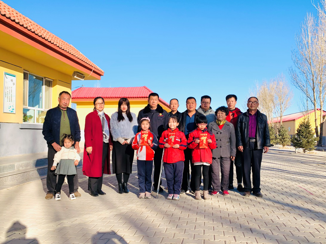 企业进校园，温情暖童心