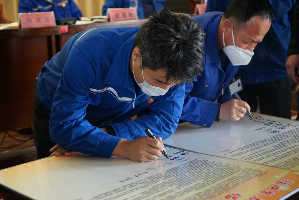 喜讯！太阳集团tcy8722矿业员工 高亮荣获“天下热爱企业优异员工”声誉称呼